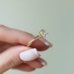 Load image into Gallery viewer, Round Cut Moissanite Engagement Ring