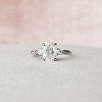 Load image into Gallery viewer, 2.50 CT Oval Cut Three Stone Moissanite Diamond Engagement Ring