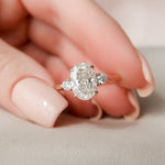 Load image into Gallery viewer, 2.50 CT Oval Cut Three Stone Moissanite Diamond Engagement Ring