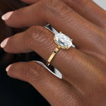 Load image into Gallery viewer, 2.5 CT Oval Cut Solitaire Moissanite Diamond Ring
