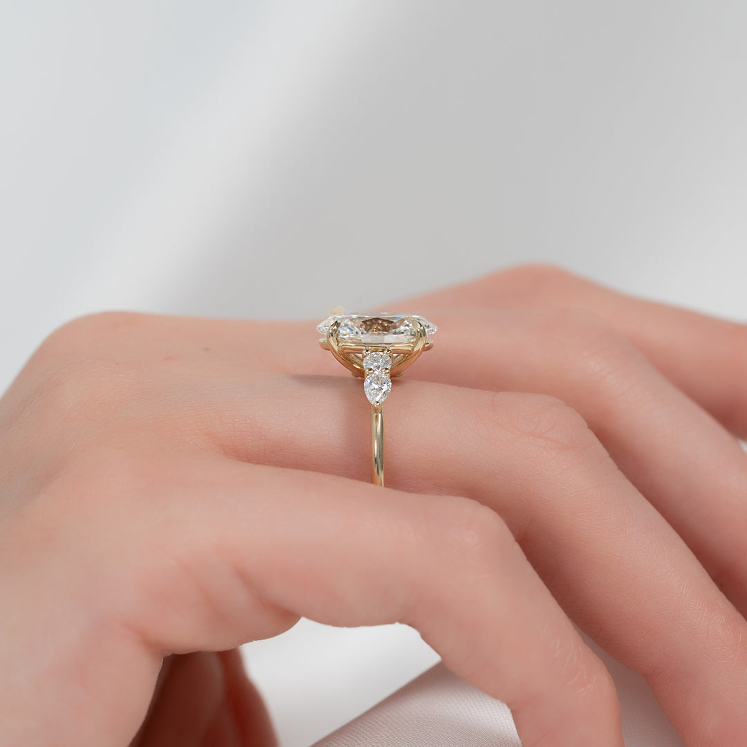 Oval Cut Moissanite Ring